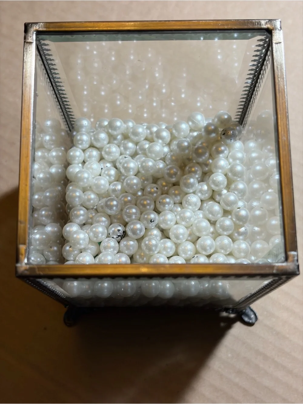 Elegant pen and pencil holder with pearls and stunning metawork